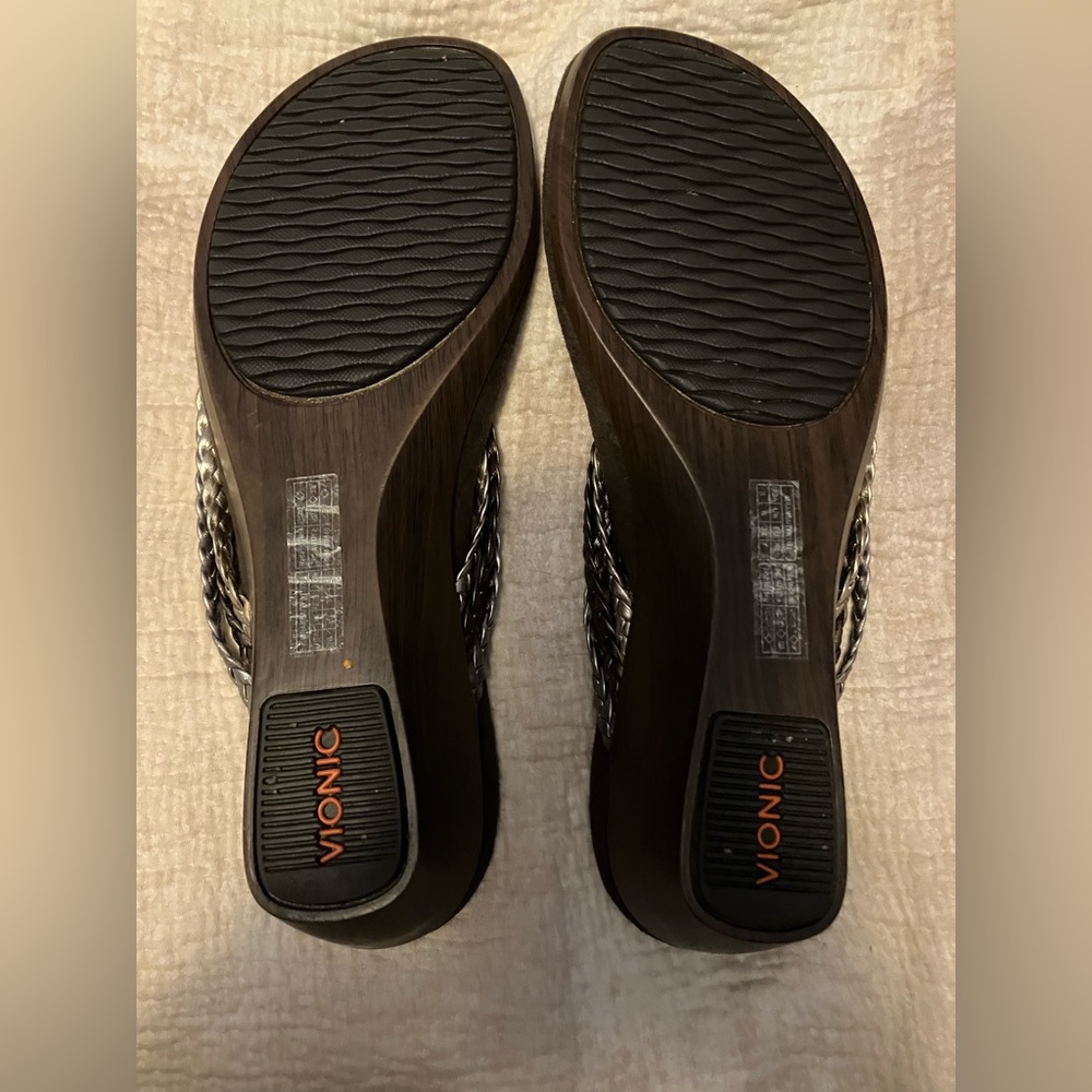 Brown Vionic Woven Sandals - Picture 5 of 6